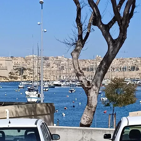 Maisonette In The Alley