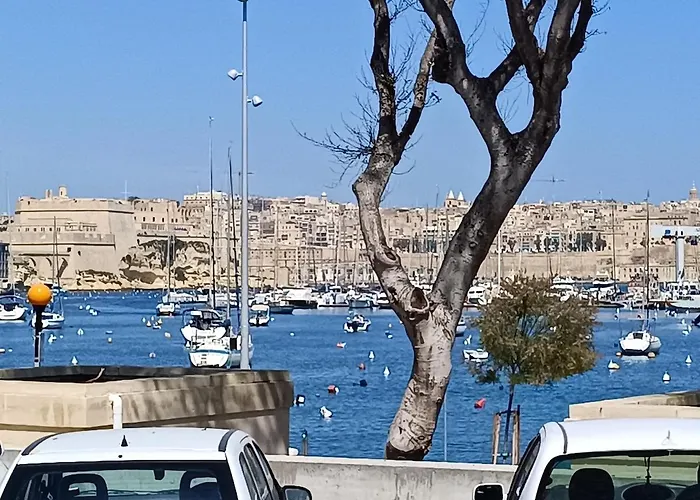 Maisonette In The Alley