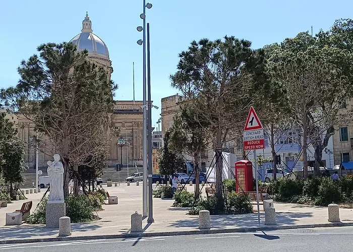 Maisonette In The Alley