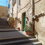 Апартаменты Maisonette In The Alley *