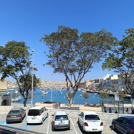 Maisonette In The Alley